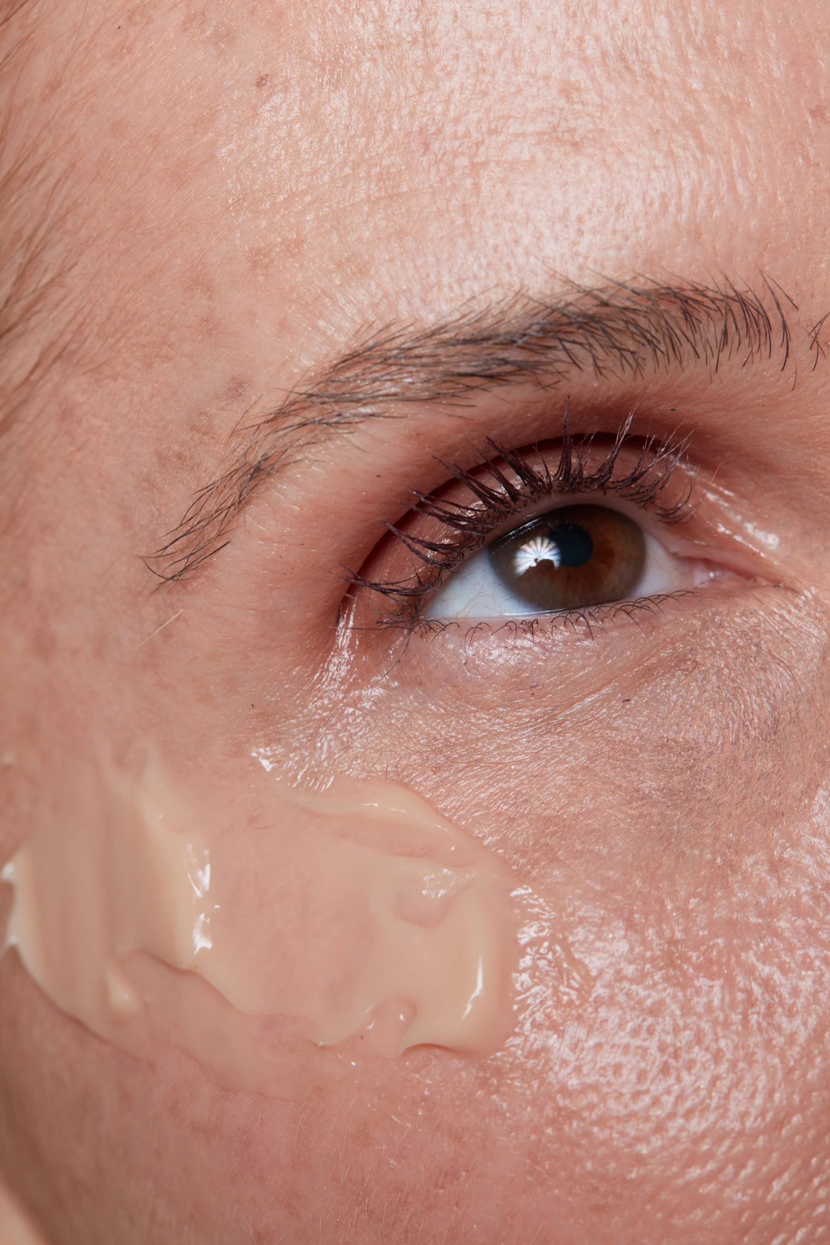 Poros dilatados: como fechar os poros do rosto e diminuir os poros abertos de forma eficaz