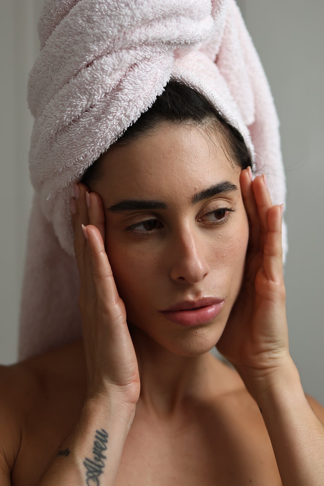 Menstruação e pele: como os hormônios influenciam sua textura e sensibilidade