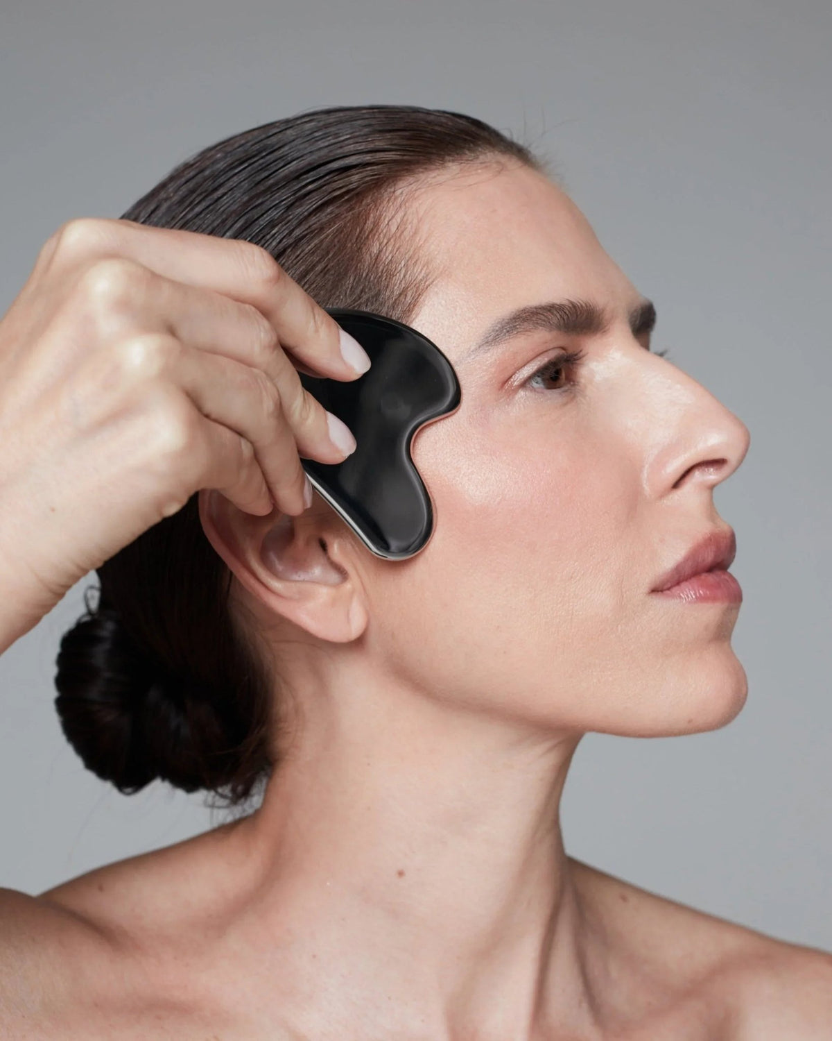 Massagem facial: benefícios, técnicas e o papel do Gua Sha na saúde da pele